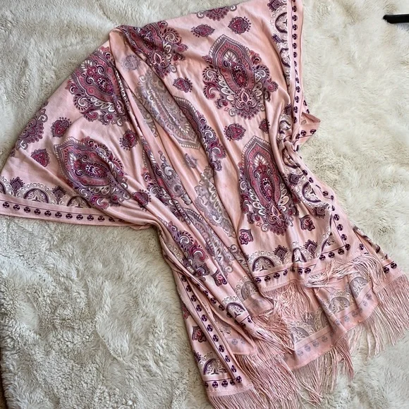 Stunning fringe kimono style shawl - Picture 5 of 5